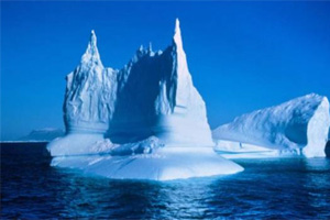 У берегов Камчатки в ледовом плену зажаты два судна